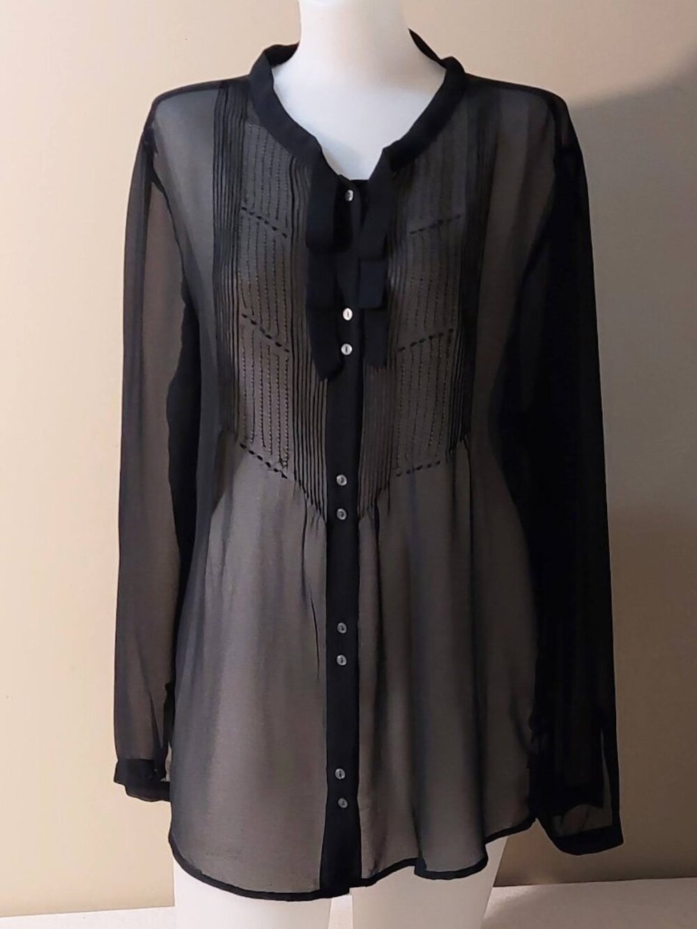 Gap Black Sheer Pintuck Bow Detail front Button-up Long-Sleeve blouse Size: 14